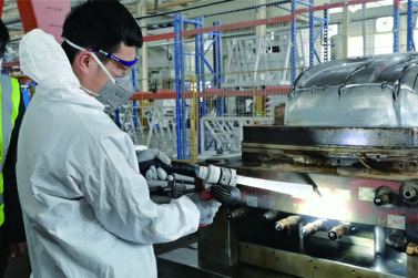 東莞勝明為您介紹干冰清洗機清洗的原理