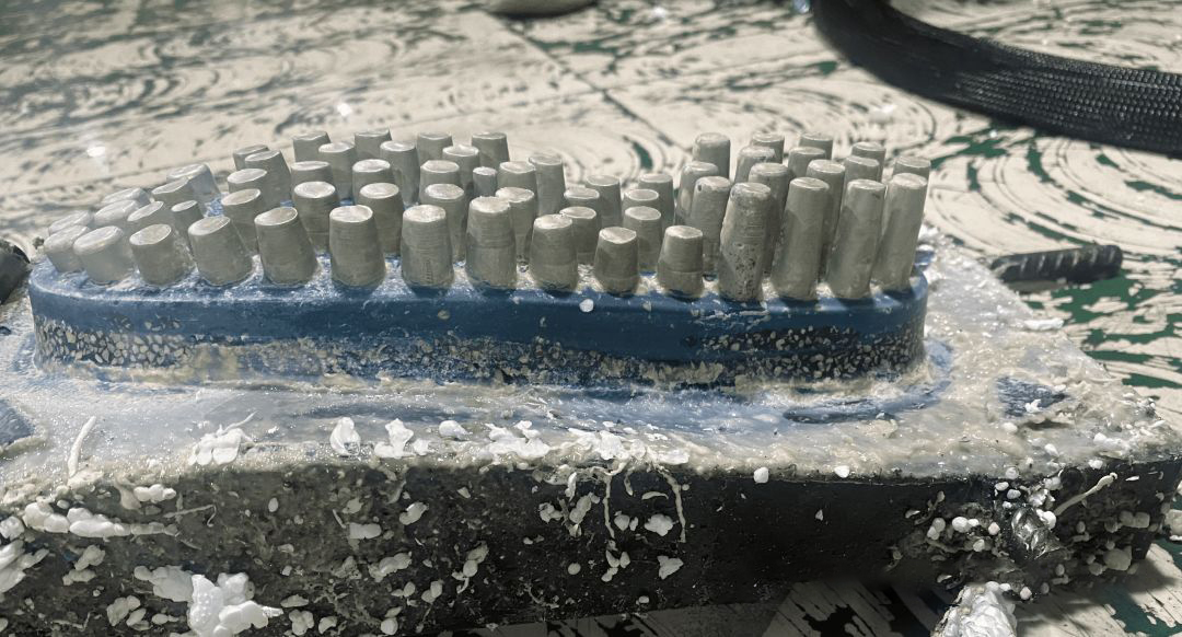 勝明模具干冰清機 鞋模脫膜后利用干冰清洗模具